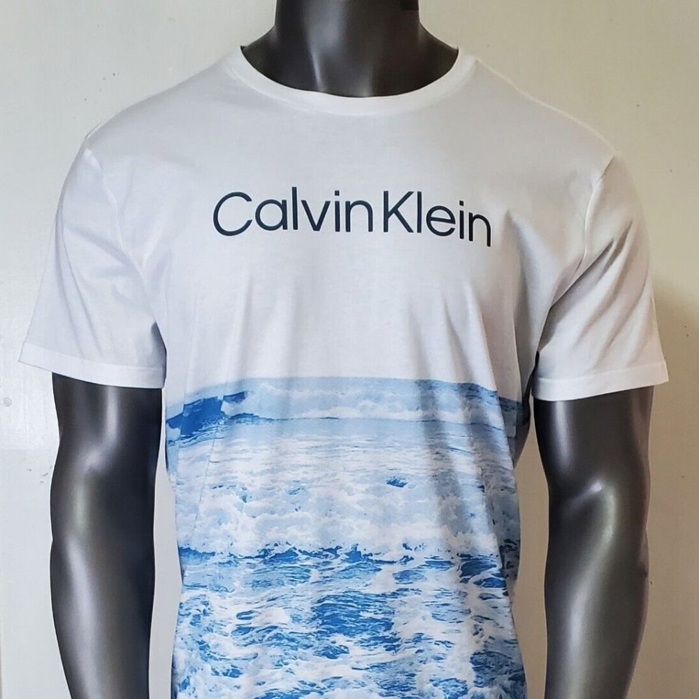 CALVIN KLEIN GRAPHIC TEE MEN'S REGULAR FIT SHORT SLEEVE CREW NECK SIZE 2XL WHITE